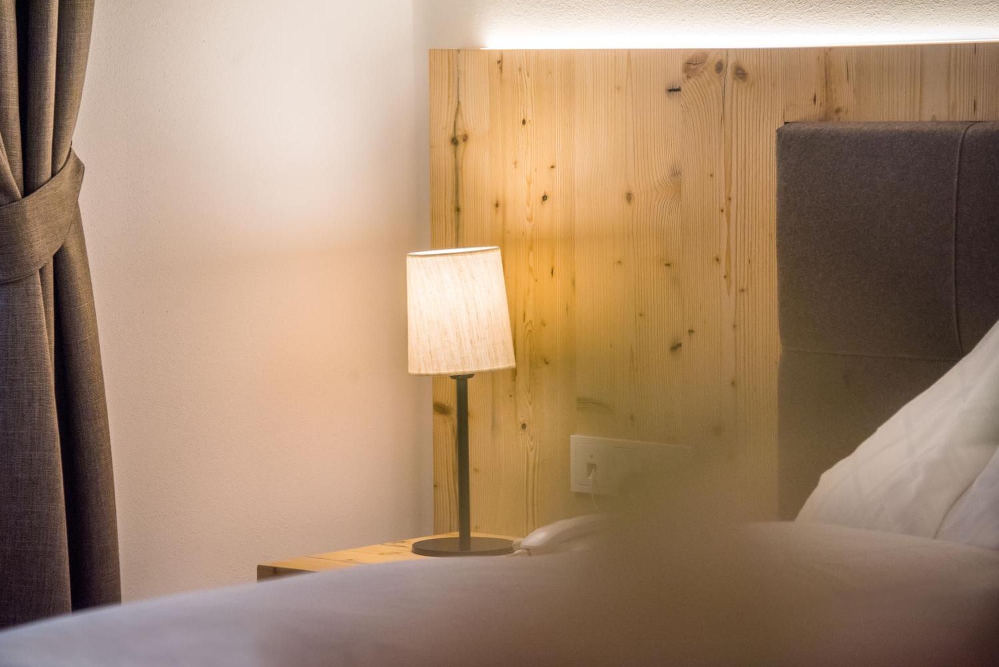Hotel Fronza - Your Hike & Mountain Home Lutago Δωμάτιο φωτογραφία